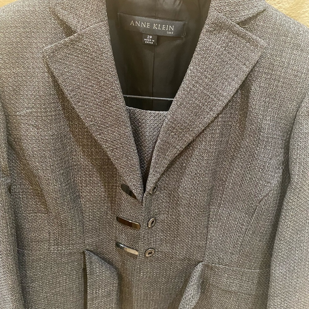 Anne Klein Classic Vintage Chic Grey Business skirt set